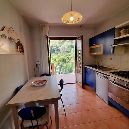 Casa Tritone Apartment *